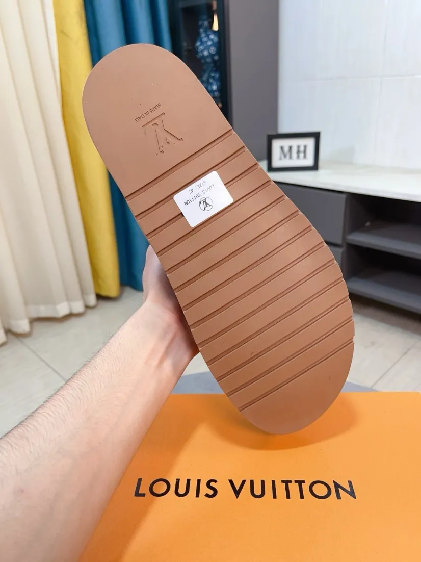 Men's shoes 💰300🌹🌹【LV】Multi-color new men's slippers, original top quality version, original special frosted cowhide➕sheepskin inner and side, non-slip combination sole, more stable walking, more comfortable and lightweight, high-end and generous, size: 38~44